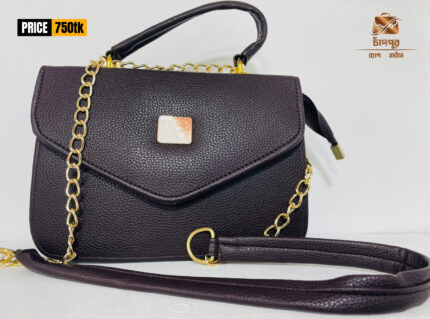 Distinctive Gold-Toned Chain Strap